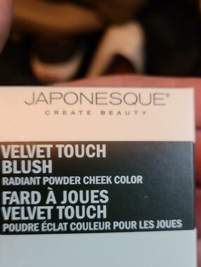 JAPONESQUE Velvet Touch Blush - Pink Radiant Powder Cheek Color